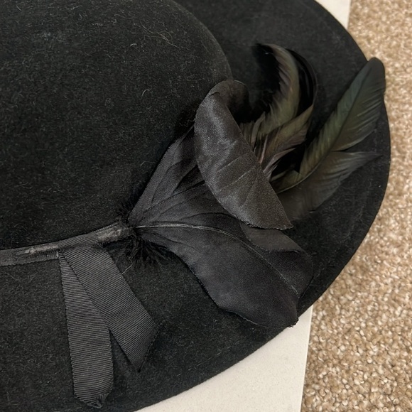 Doeskin 100% wool black feather vintage hat - Picture 2 of 7